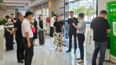 陽光政務(wù) 用心服務(wù)——鴻山街道便民服務(wù)中心開展“我陪群眾走流程”政府開放月活動(dòng)